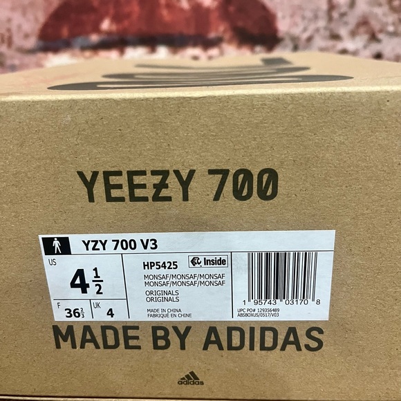 BRAND NEW YEEZY 700 V3 HP5425 SIZE 4.5 - Picture 7 of 8